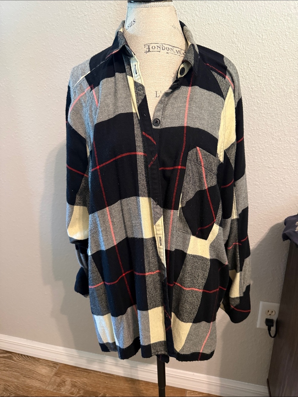 URBAN OUTFITTERS Womens Black,Gray,cream and red Plaid flannel shirt